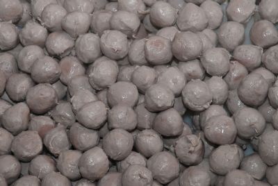 广东梅州特产汤坑牛肉丸,汤坑牛肉丸是丰顺有名的地方小食之一,外形与