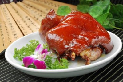 卤猪肉夹锅盔,河南洛阳特产卤猪肉夹锅盔图文介绍