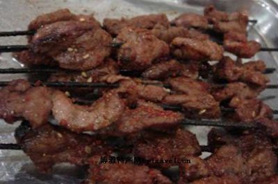 玉树烤羊肉串，青海玉树特产玉树烤羊肉串图文介绍