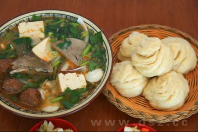 新疆牛肉丸子汤，新疆克拉玛依特产新疆牛肉丸子汤图文介绍