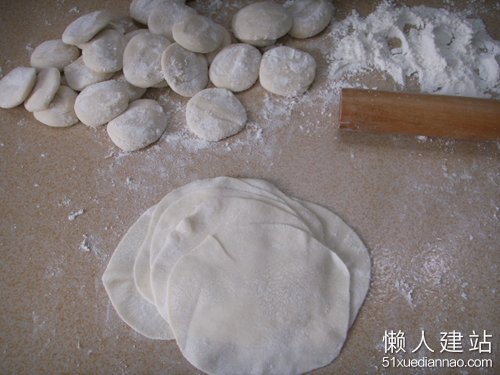 擀饺子面皮